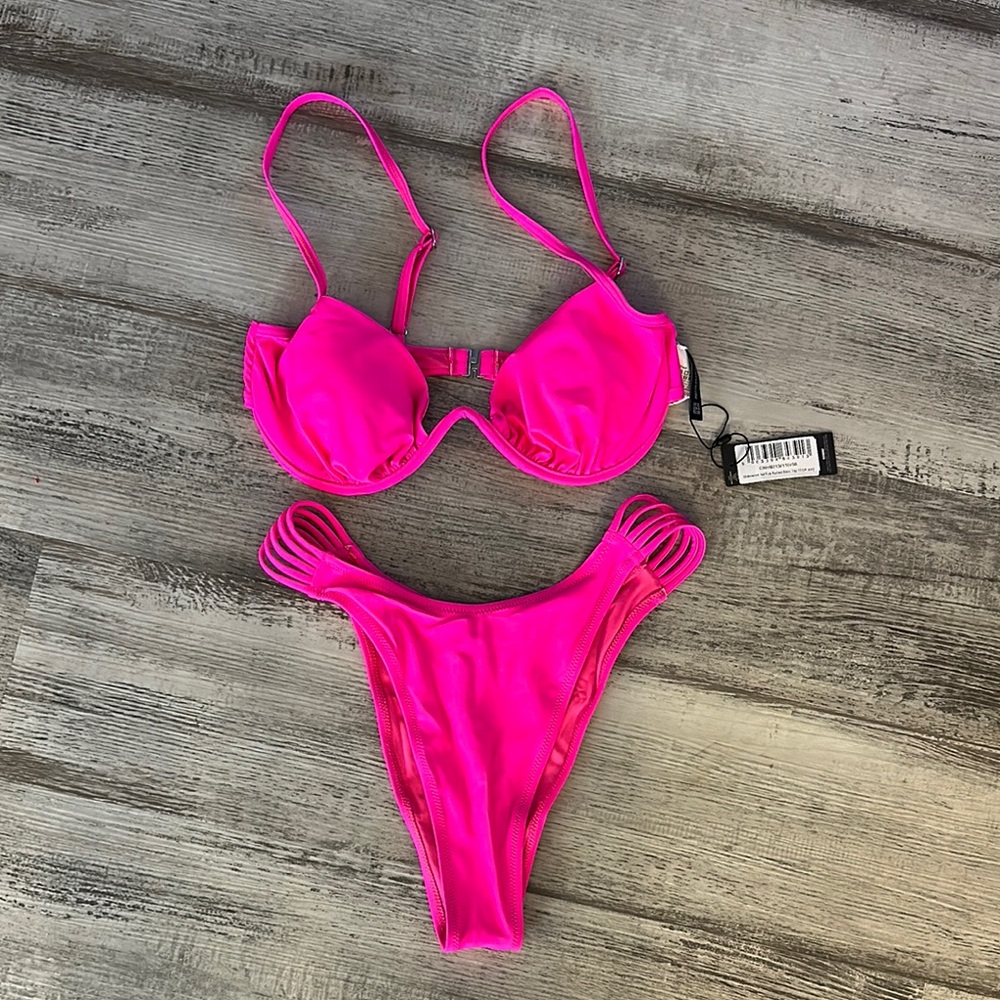 PrettyLittle Thing NWT Bikini Set Top & Bottom women’s size 6